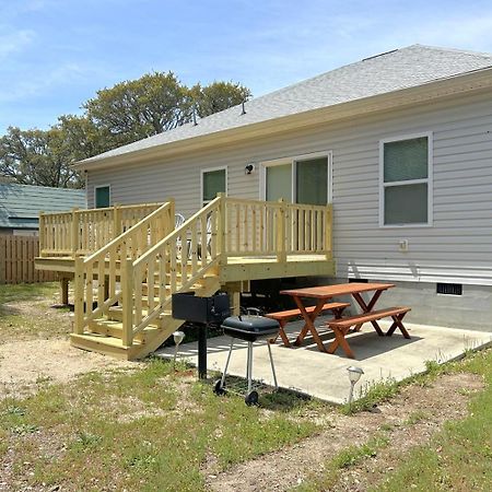 Shrimp On The Barbee Villa Oak Island Exterior photo