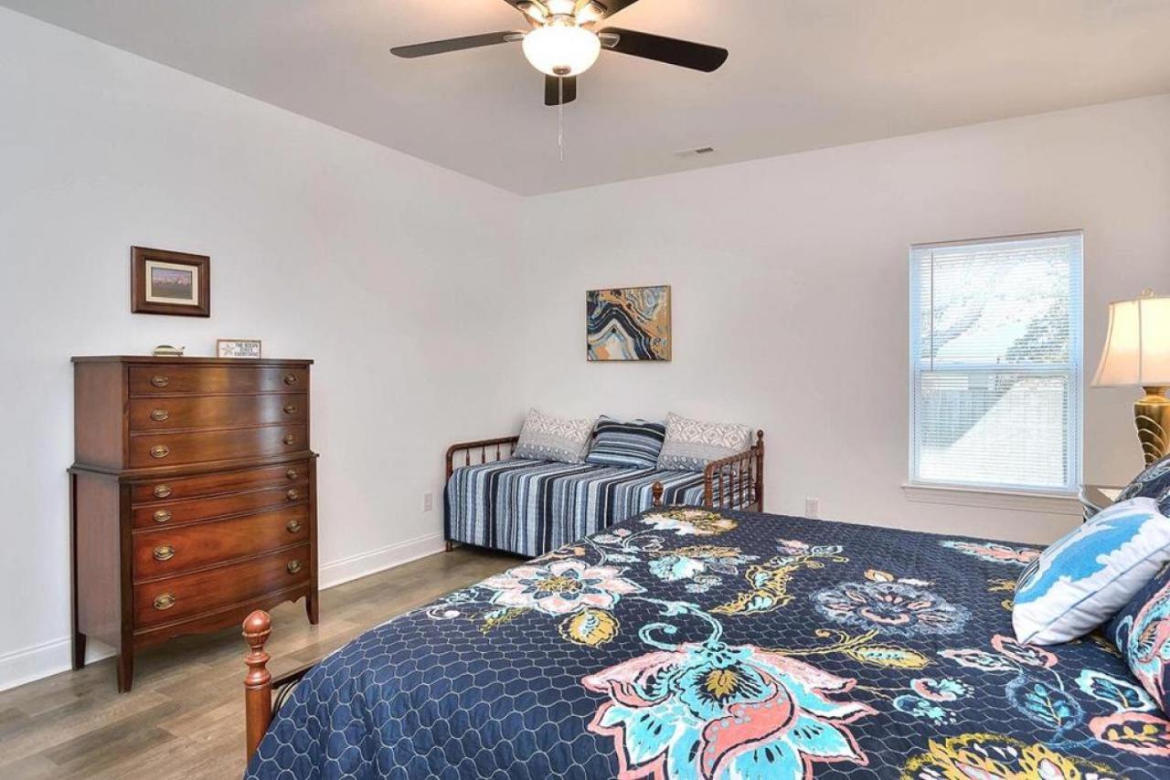 Shrimp On The Barbee Villa Oak Island Exterior photo