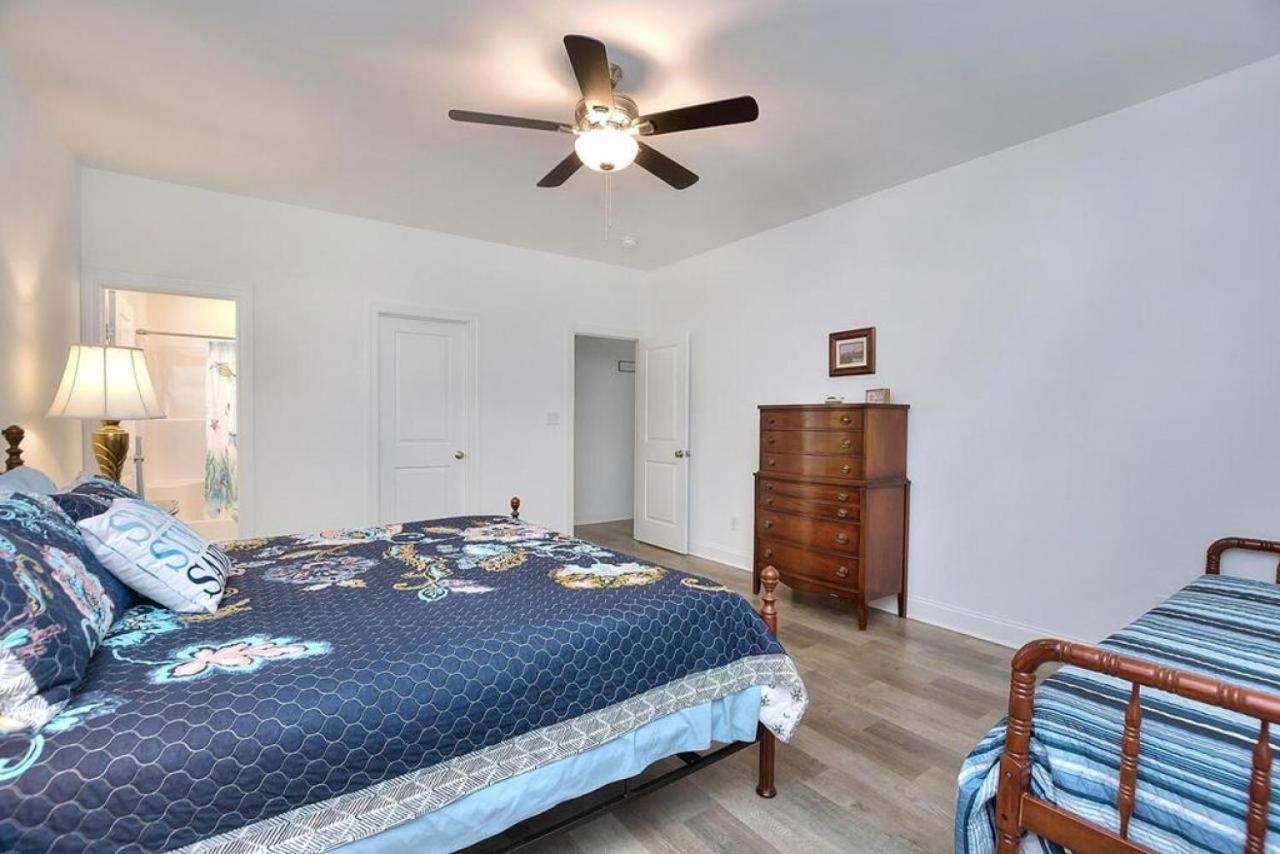 Shrimp On The Barbee Villa Oak Island Exterior photo