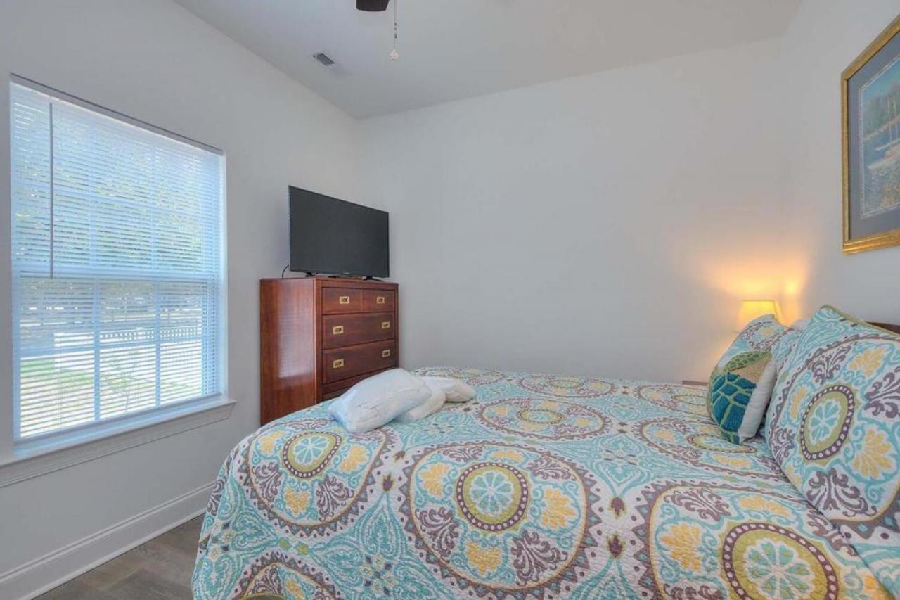 Shrimp On The Barbee Villa Oak Island Exterior photo