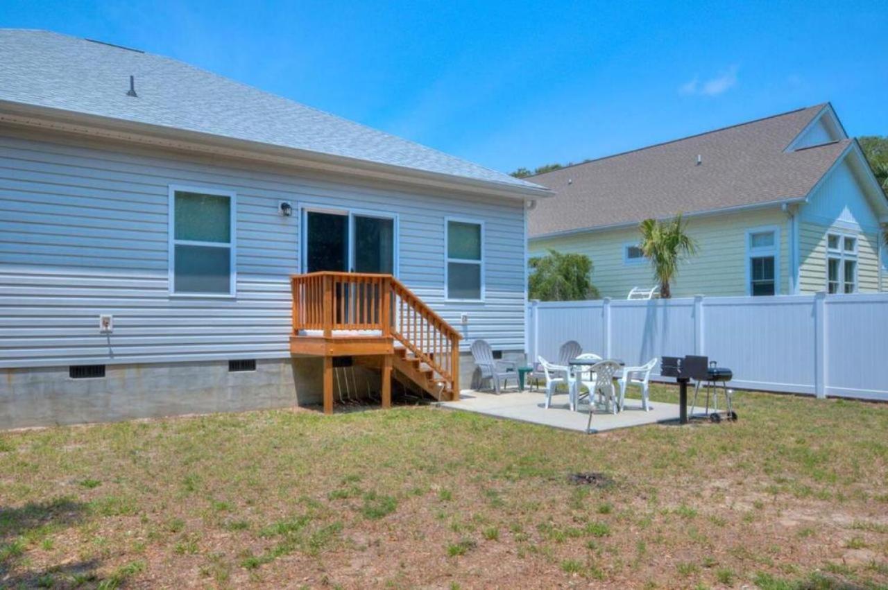 Shrimp On The Barbee Villa Oak Island Exterior photo
