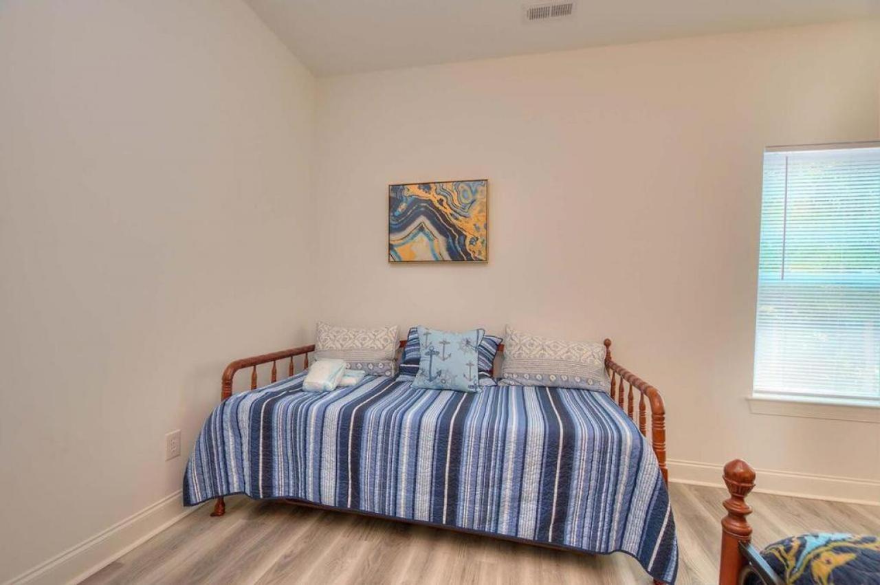 Shrimp On The Barbee Villa Oak Island Exterior photo