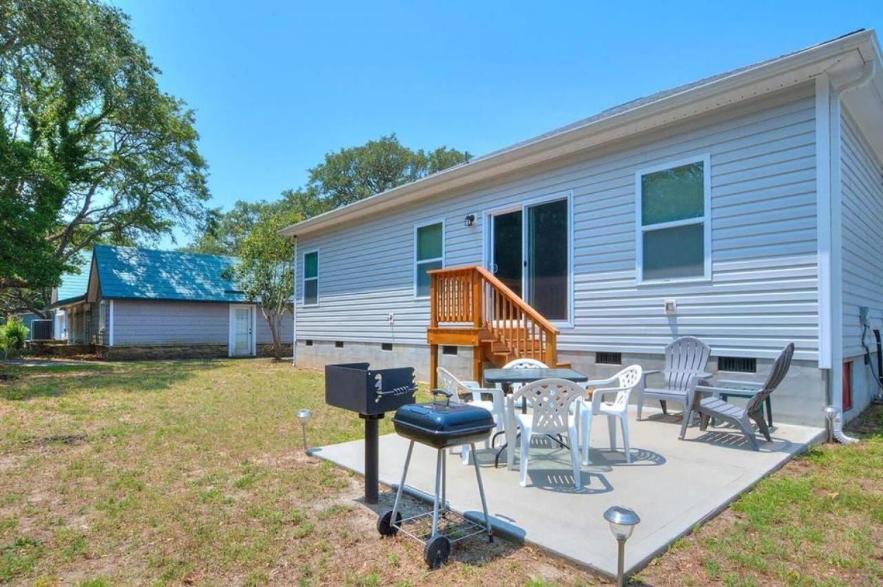 Shrimp On The Barbee Villa Oak Island Exterior photo
