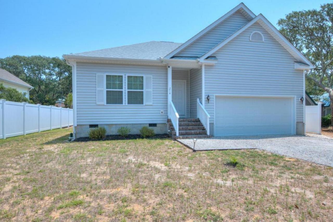 Shrimp On The Barbee Villa Oak Island Exterior photo