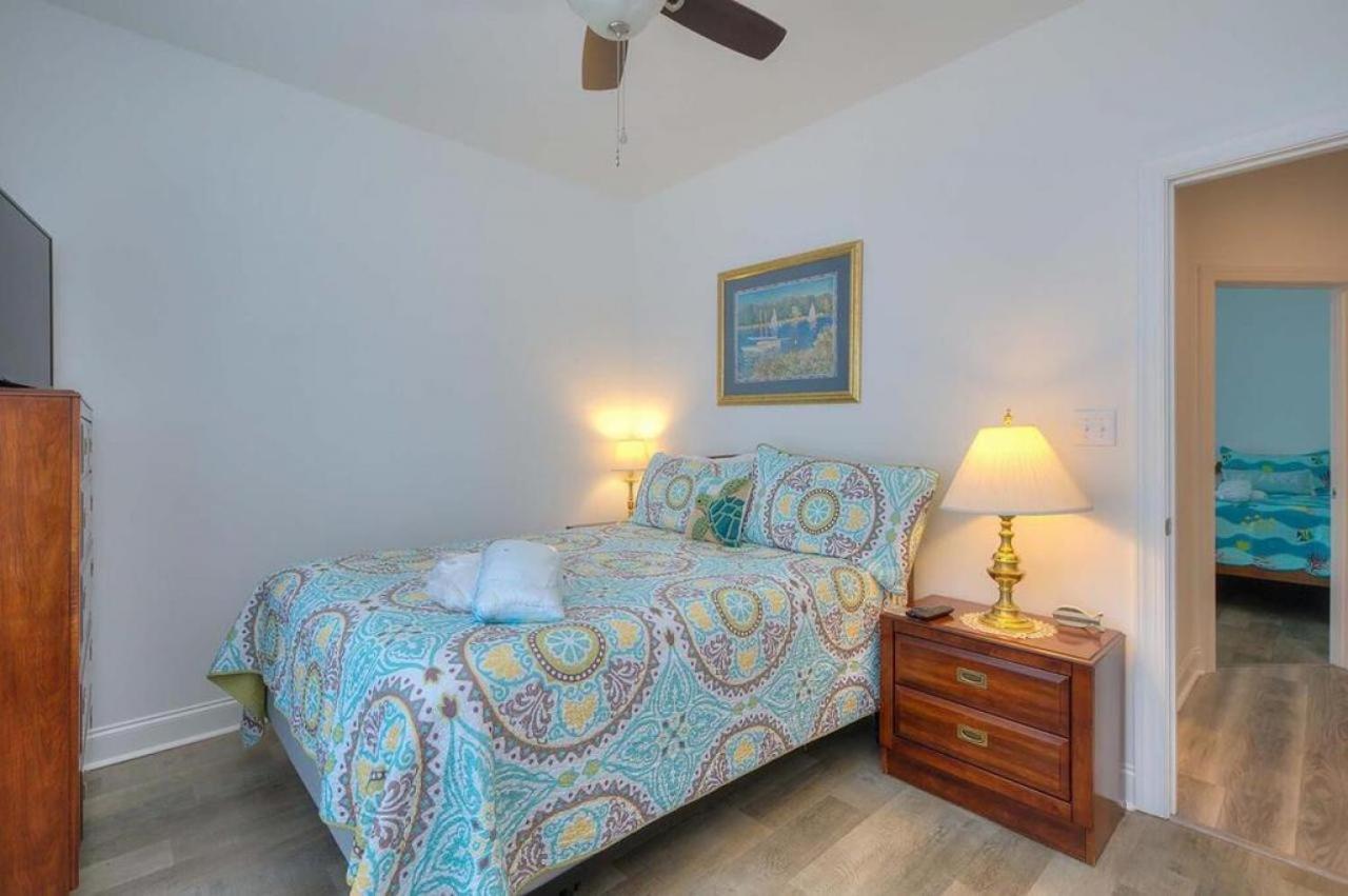 Shrimp On The Barbee Villa Oak Island Exterior photo