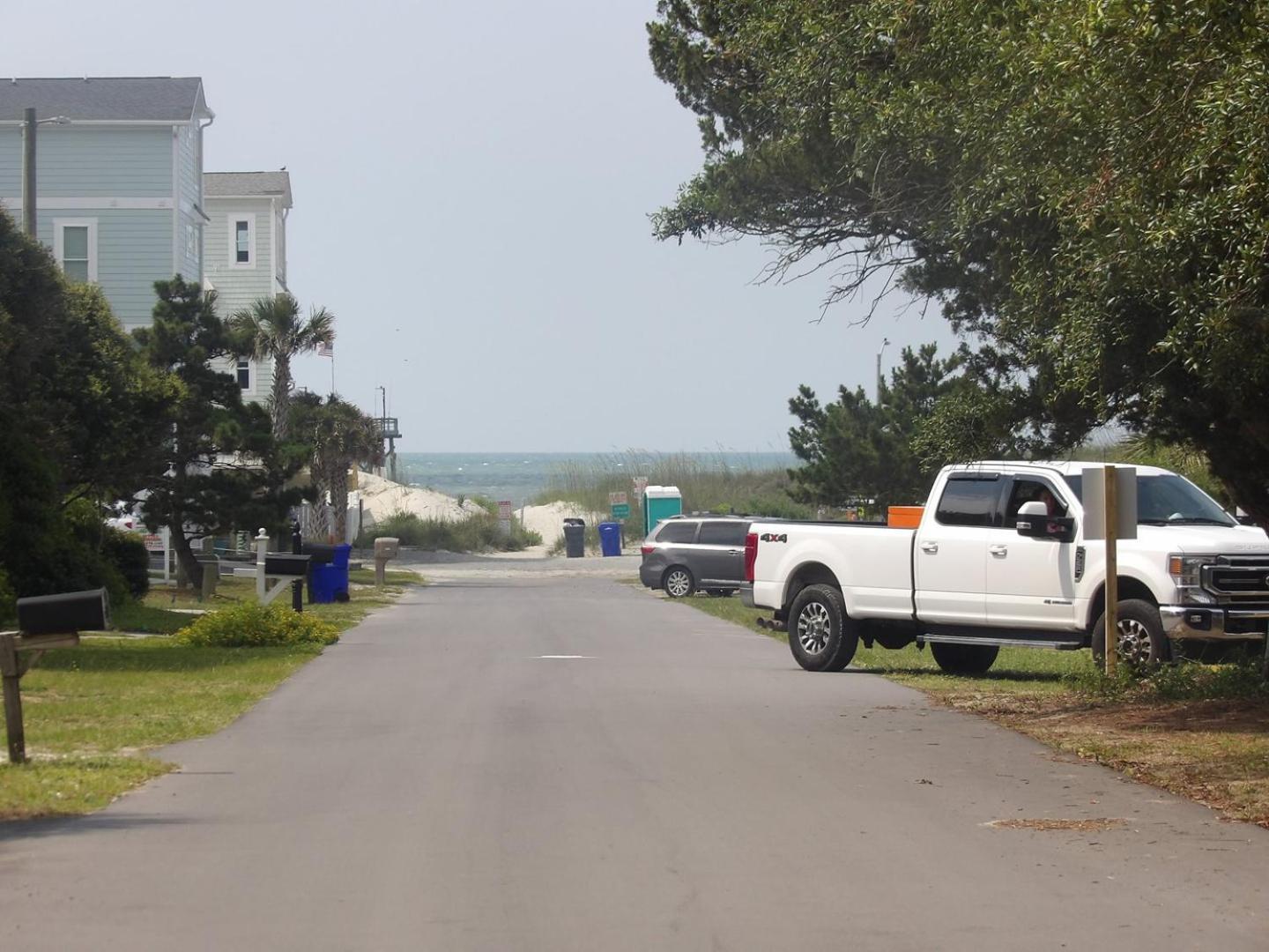 Shrimp On The Barbee Villa Oak Island Exterior photo